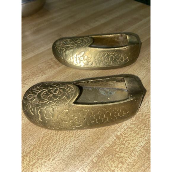 Vintage Set Of 2 Matching Izmir Brass Shoe Ashtray Vintage Incense Burner Ornate - Picture 4 of 7